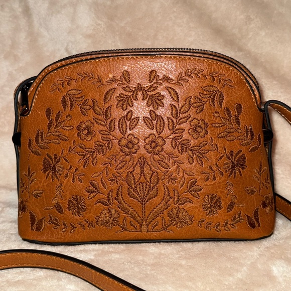 Sam & Hadley Intricate Floral Embroidered Tan Leather Boho Crossbody ShoulderBag - Picture 4 of 11